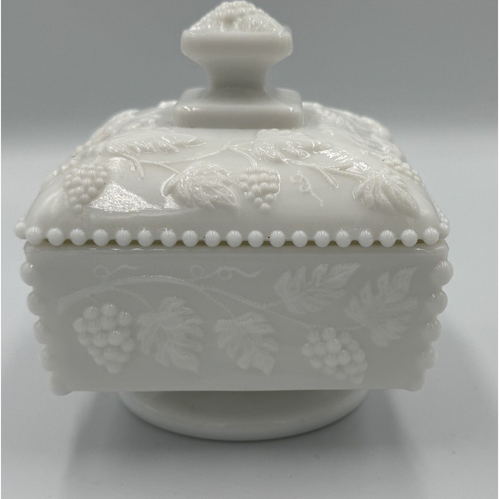 VTG Westmoreland Pedestal Milk‎ Glass Wedding Candy Dish Trinket w/Lid Grapevine